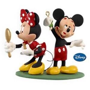 NIB Mistletoe Mickey Minnie Mouse Disney Hallmark Keepsake Ornament 2009 QXD2015